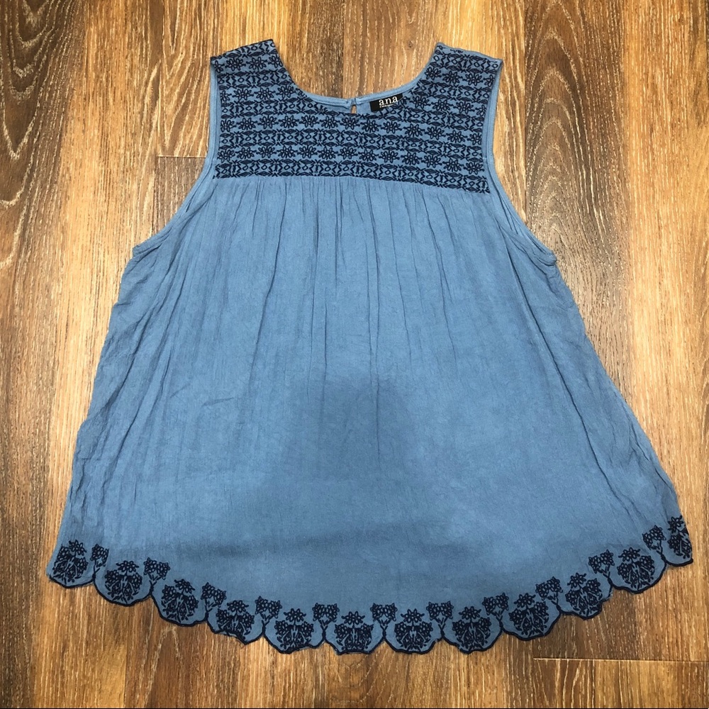 💛blue embroidered scalloped tank